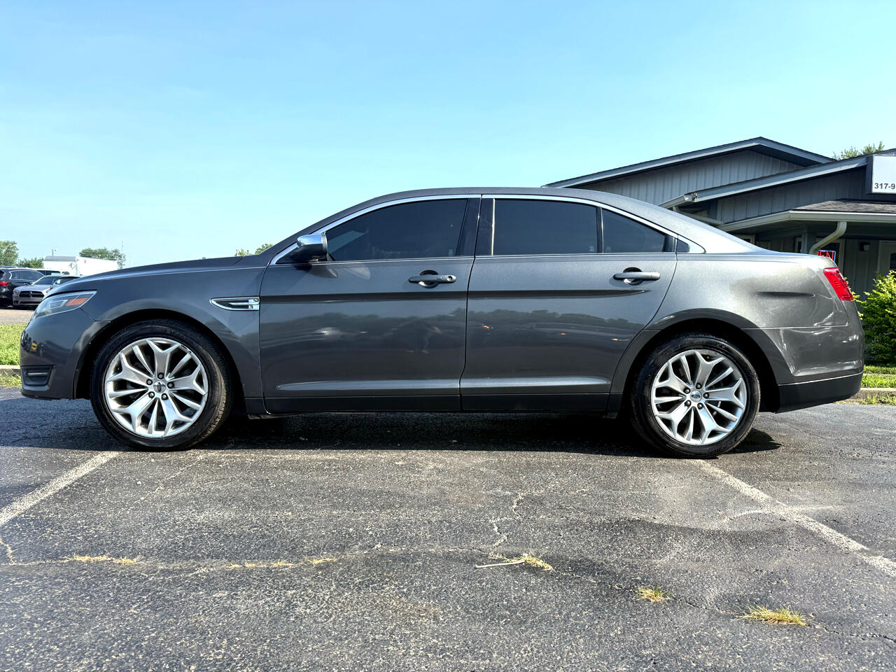 2017 Ford Taurus Limited photo 3