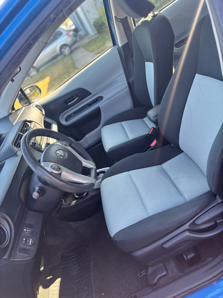 Toyota Prius c  2013 Toyota Prius c  2013