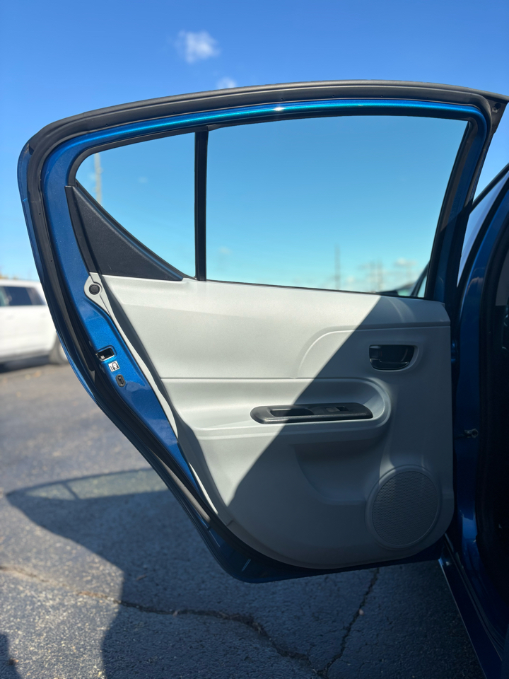 Toyota Prius c  2013 Toyota Prius c  2013