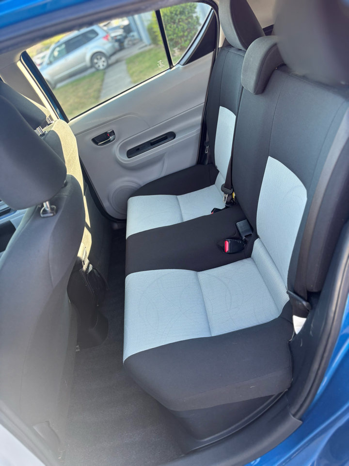 Toyota Prius c  2013 Toyota Prius c  2013