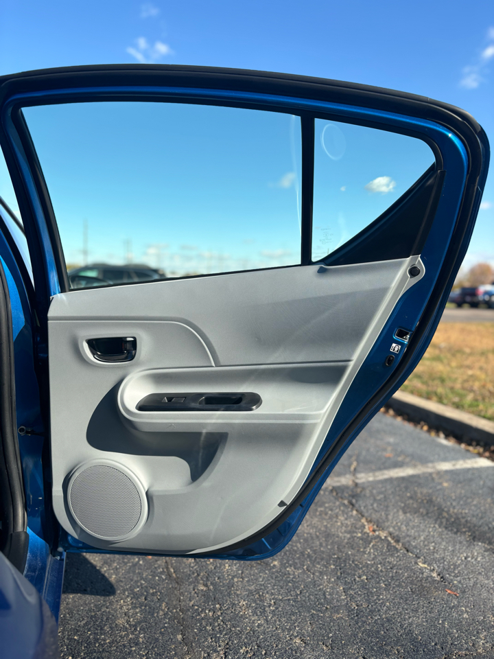 Toyota Prius c  2013 Toyota Prius c  2013