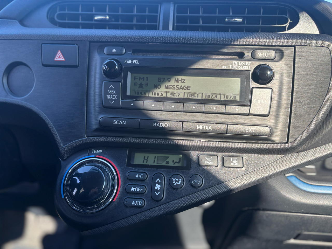 Toyota Prius c  2013 Toyota Prius c  2013