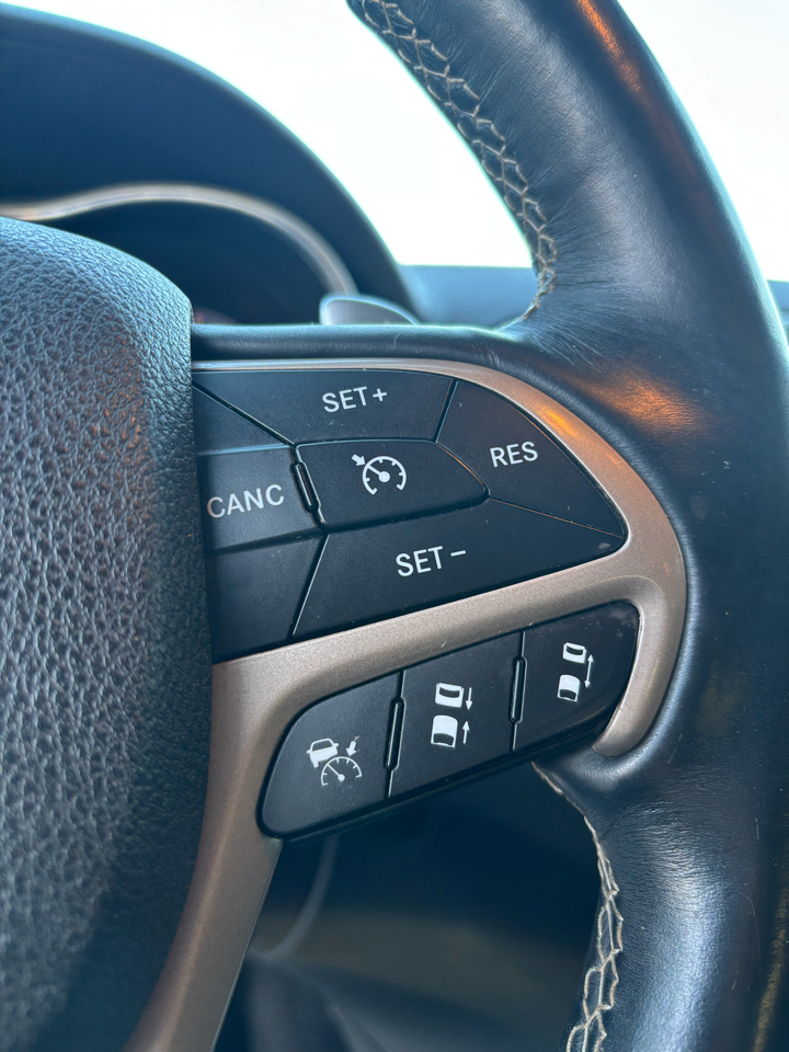 Jeep Grand Cherokee Overland 4WD 2015 Jeep Grand Cherokee Overland 4WD 2015