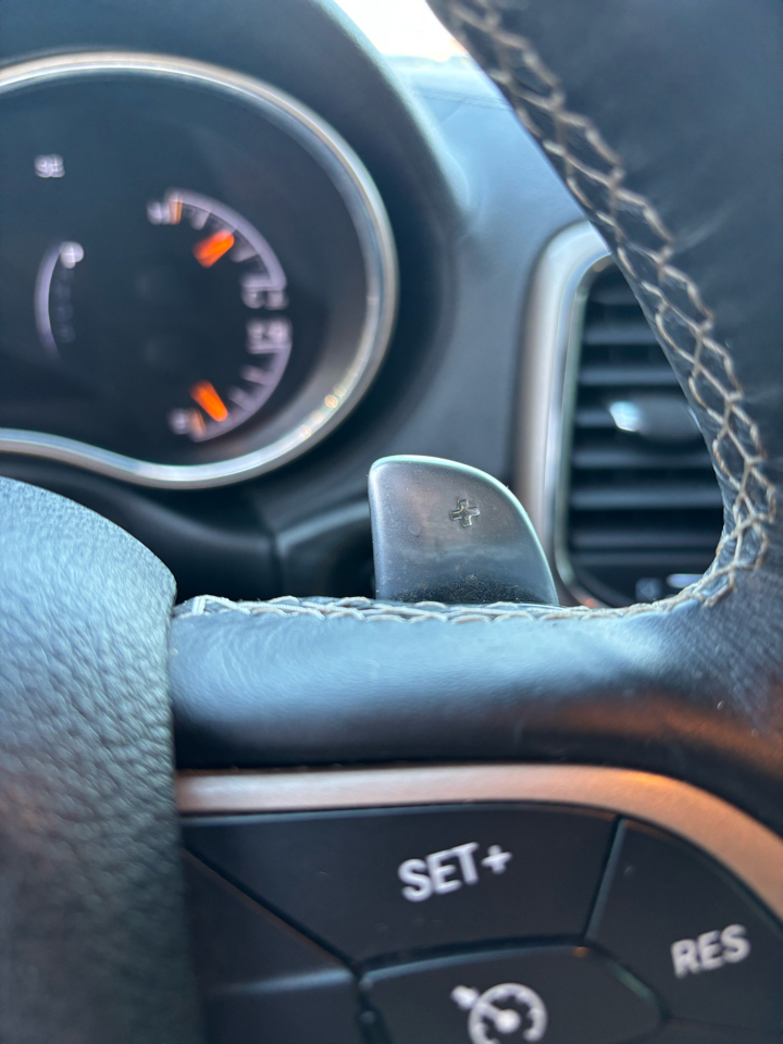 Jeep Grand Cherokee Overland 4WD 2015 Jeep Grand Cherokee Overland 4WD 2015