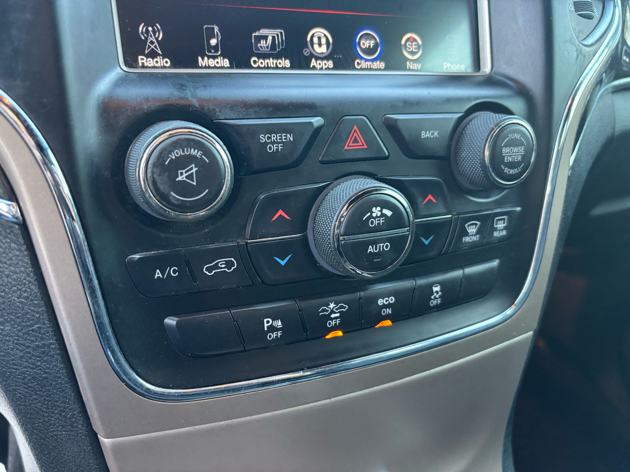 Jeep Grand Cherokee Overland 4WD 2015 Jeep Grand Cherokee Overland 4WD 2015