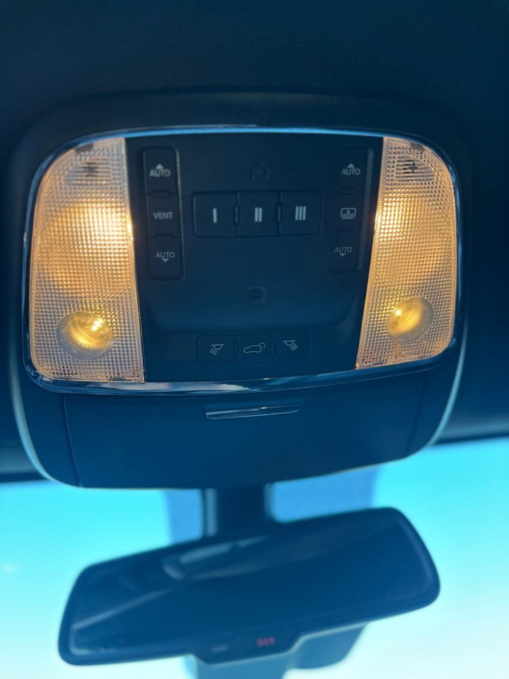 Jeep Grand Cherokee Overland 4WD 2015 Jeep Grand Cherokee Overland 4WD 2015