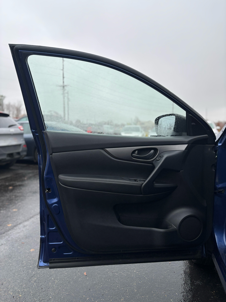 2021 Nissan Rogue Sport S photo 4