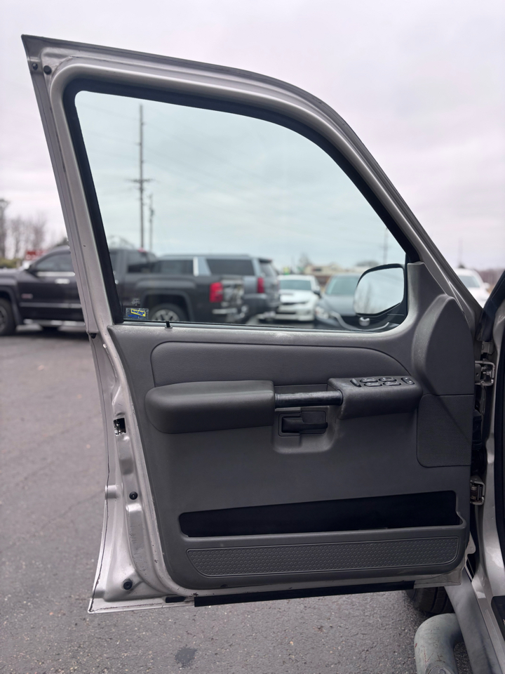 Ford Explorer Sport Trac XLS 2WD 2005