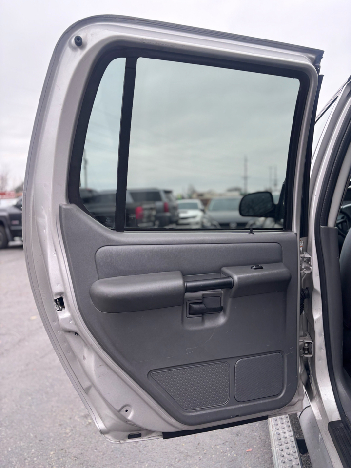 Ford Explorer Sport Trac XLS 2WD 2005