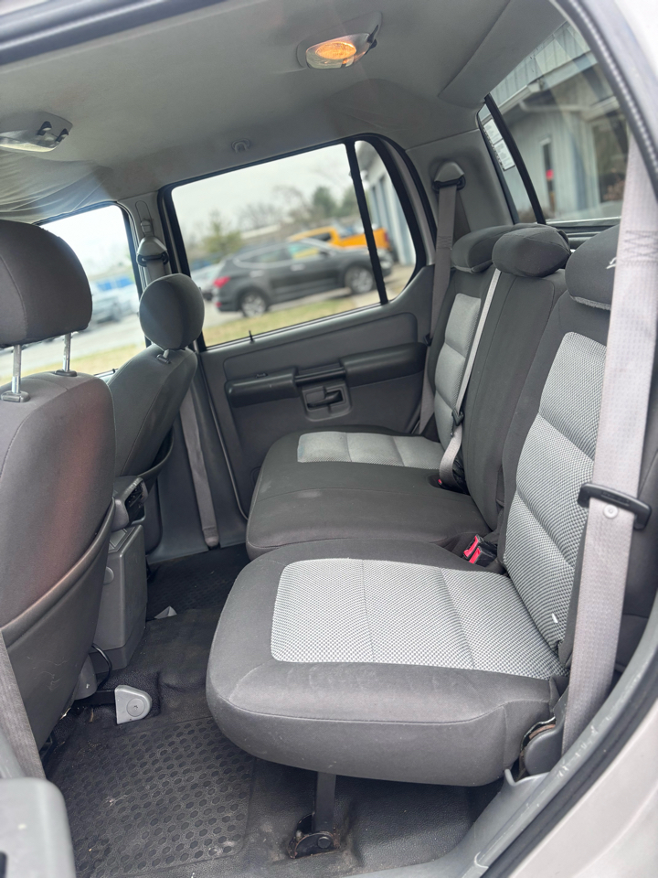 Ford Explorer Sport Trac XLS 2WD 2005