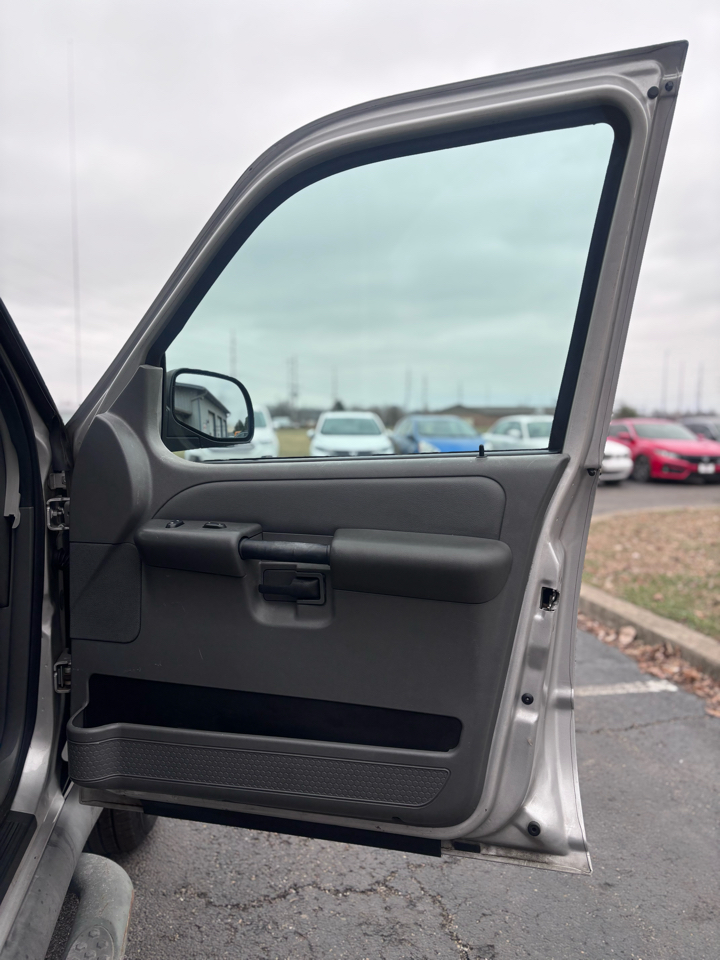 Ford Explorer Sport Trac XLS 2WD 2005