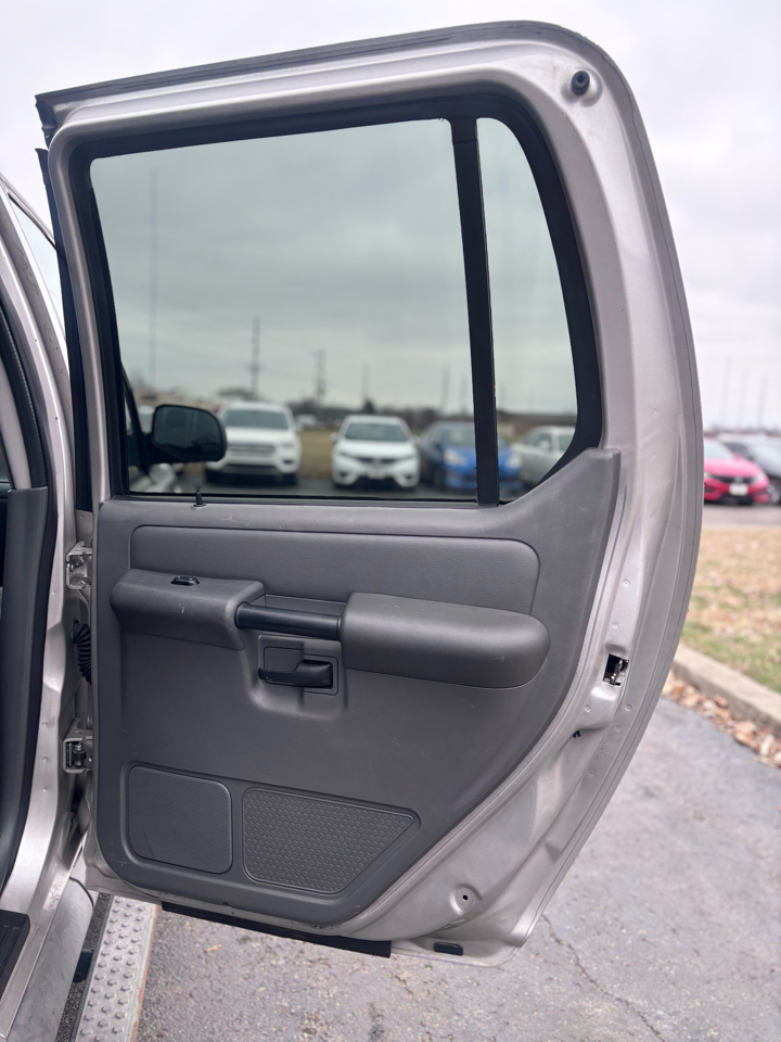 Ford Explorer Sport Trac XLS 2WD 2005