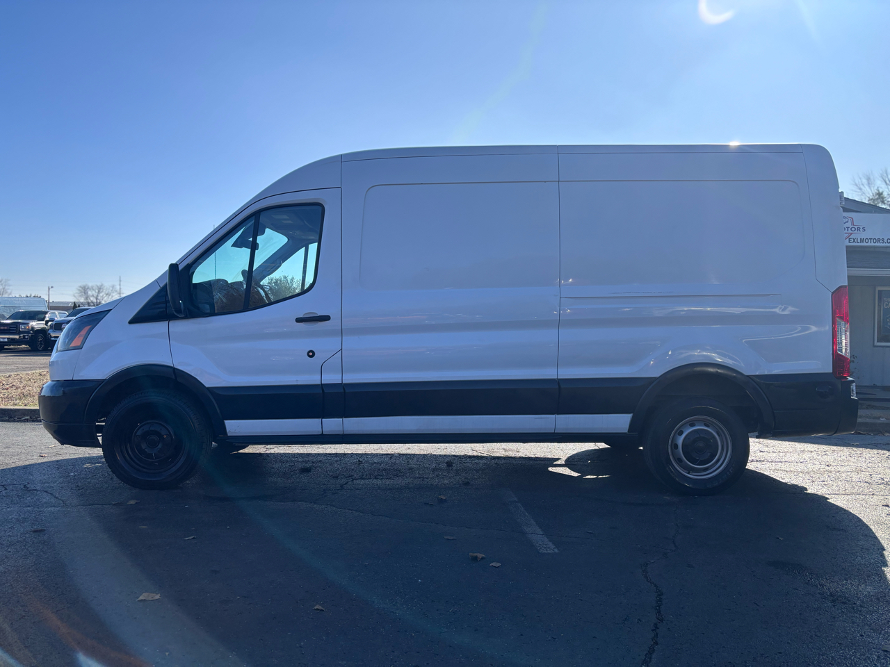 Ford Transit 250 Van Med. Roof w/Sliding Pass. 148-in. WB 2017