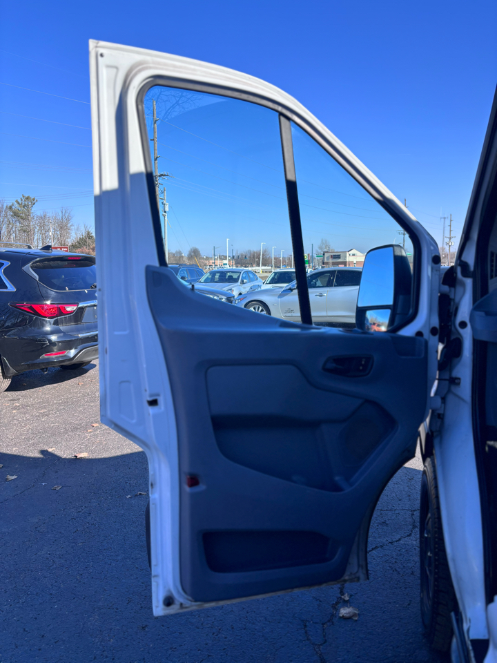 Ford Transit 250 Van Med. Roof w/Sliding Pass. 148-in. WB 2017