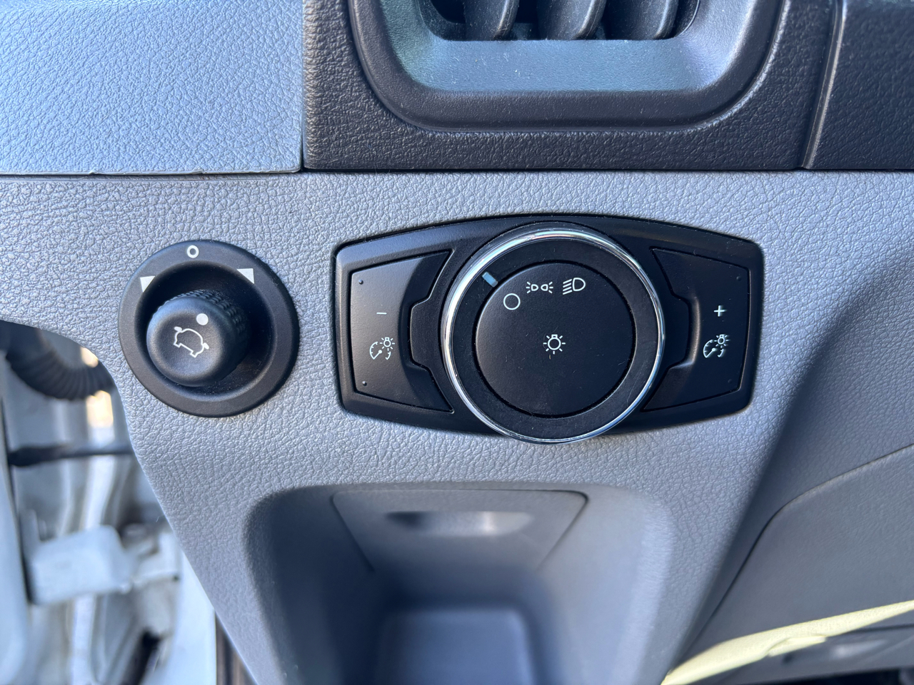 Ford Transit 250 Van Med. Roof w/Sliding Pass. 148-in. WB 2017