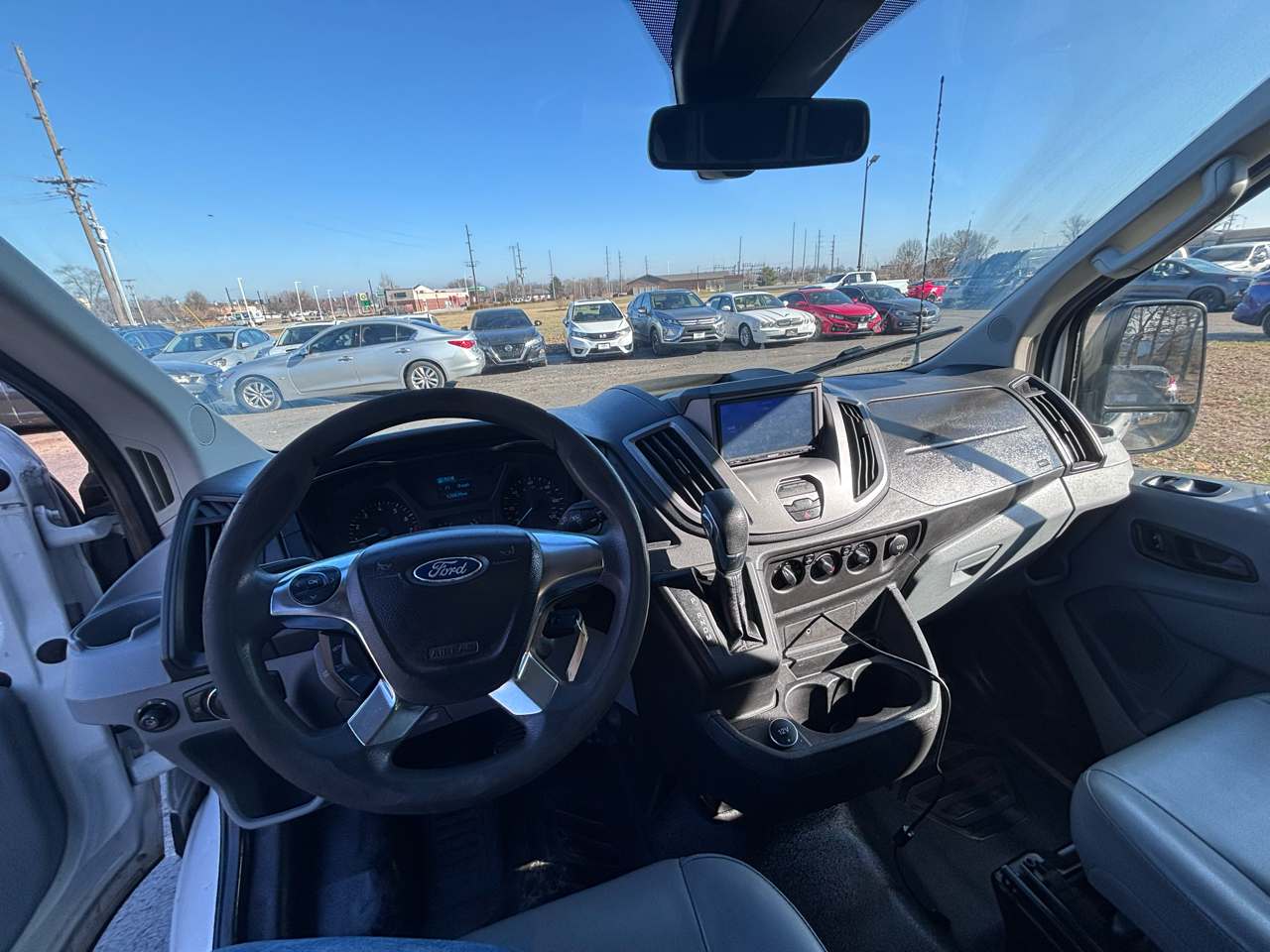 Ford Transit 250 Van Med. Roof w/Sliding Pass. 148-in. WB 2017