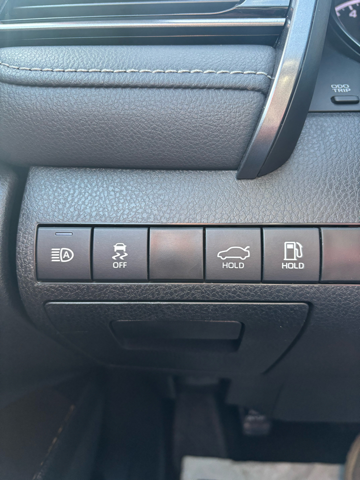 Toyota Camry SE 2023