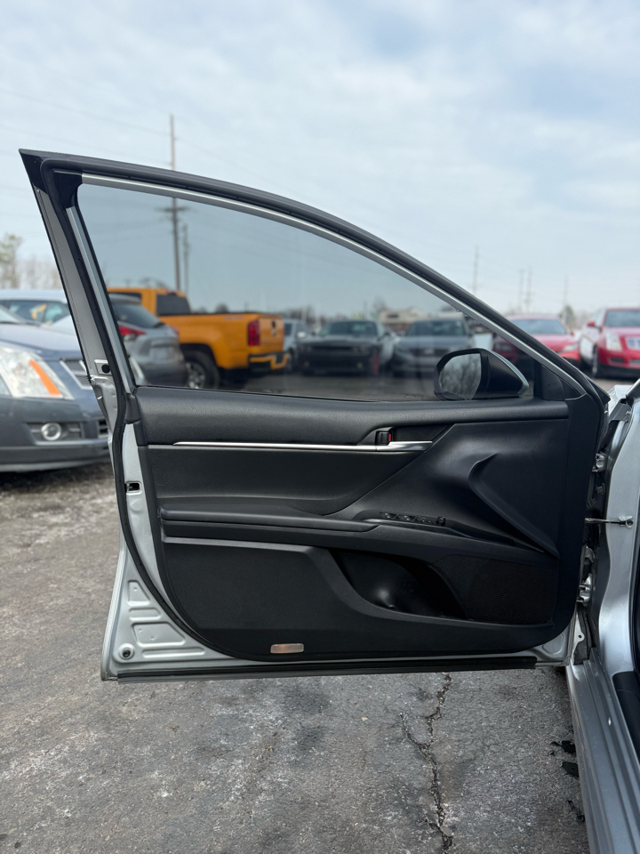 Toyota Camry SE 2019