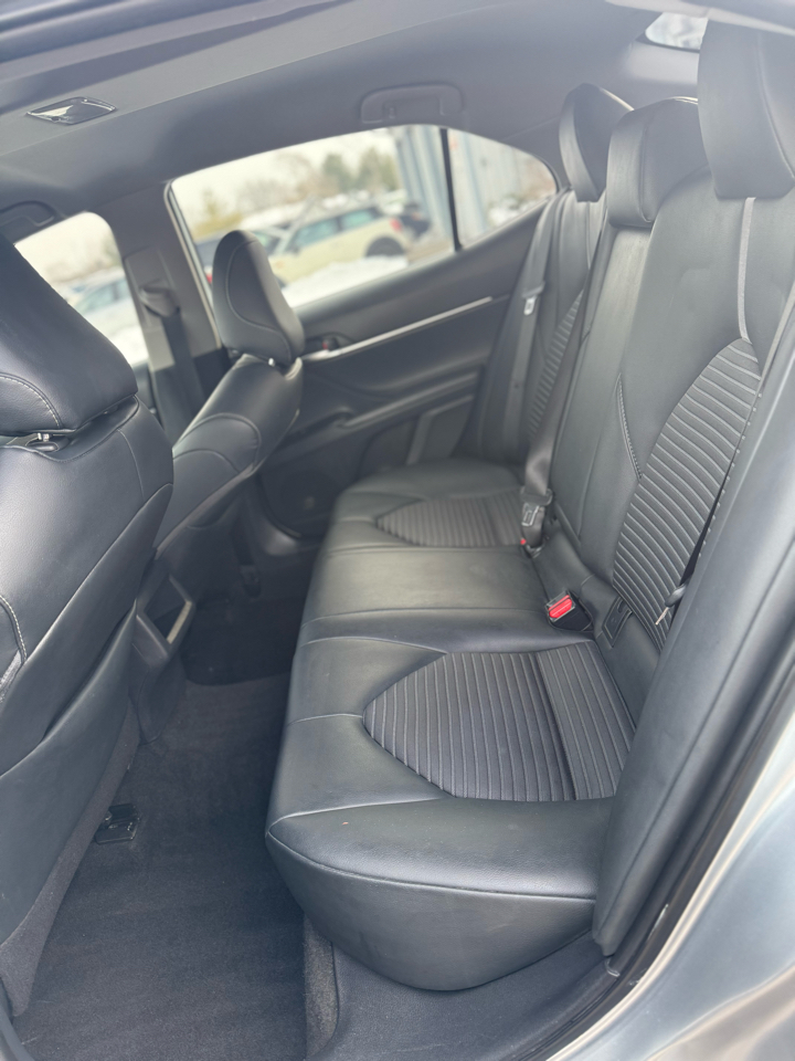 Toyota Camry SE 2019