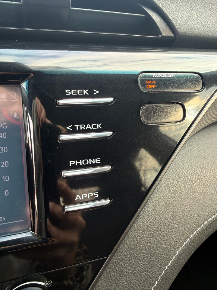 Toyota Camry SE 2019