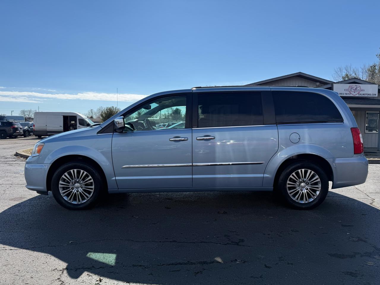 Chrysler Town & Country Touring-L 2013
