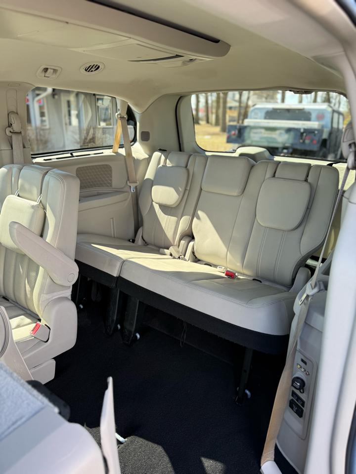 Chrysler Town & Country Touring-L 2013