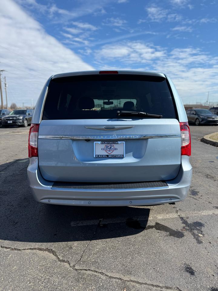 Chrysler Town & Country Touring-L 2013