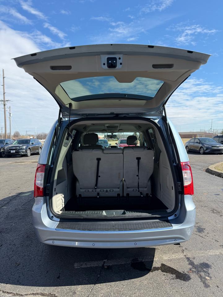 Chrysler Town & Country Touring-L 2013