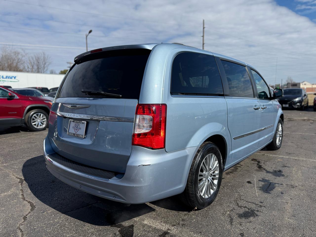 Chrysler Town & Country Touring-L 2013