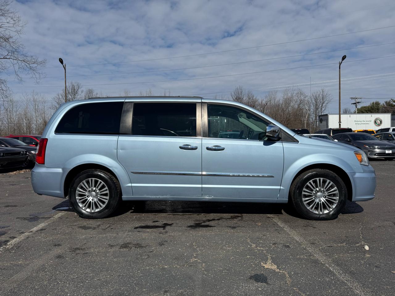 Chrysler Town & Country Touring-L 2013