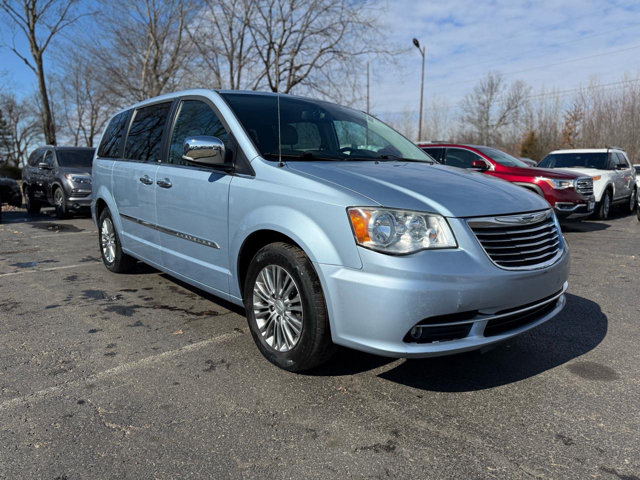 Chrysler Town & Country Touring-L 2013