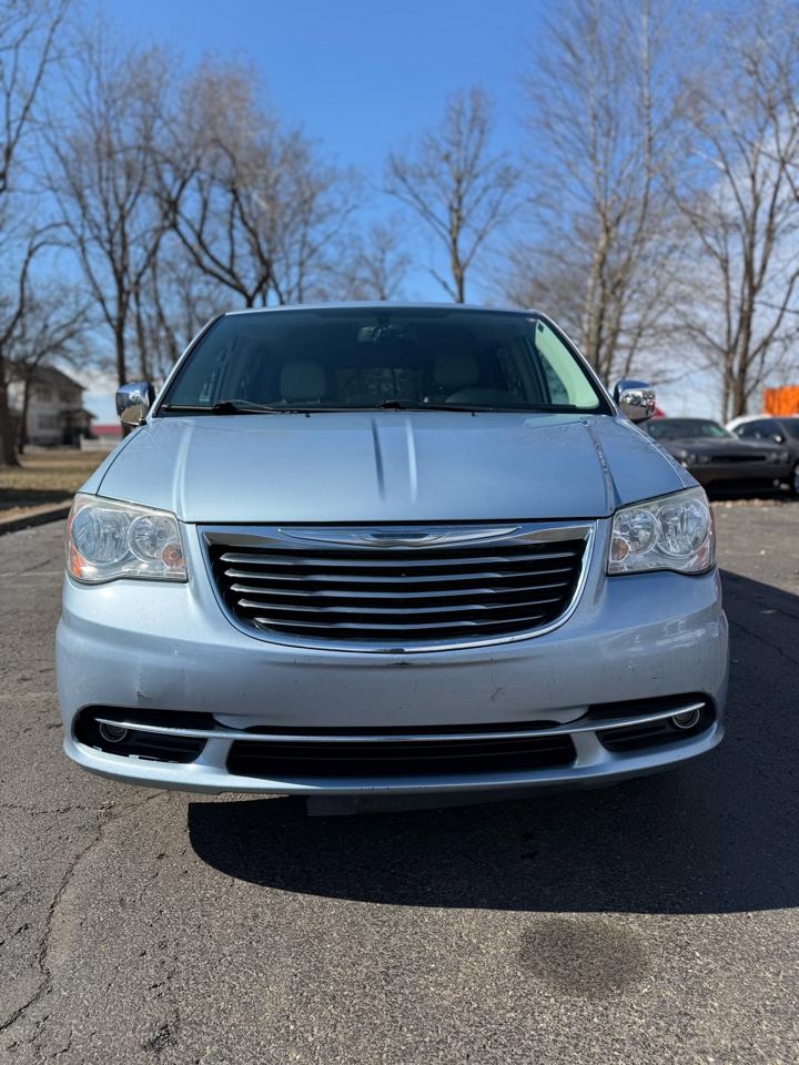 Chrysler Town & Country Touring-L 2013