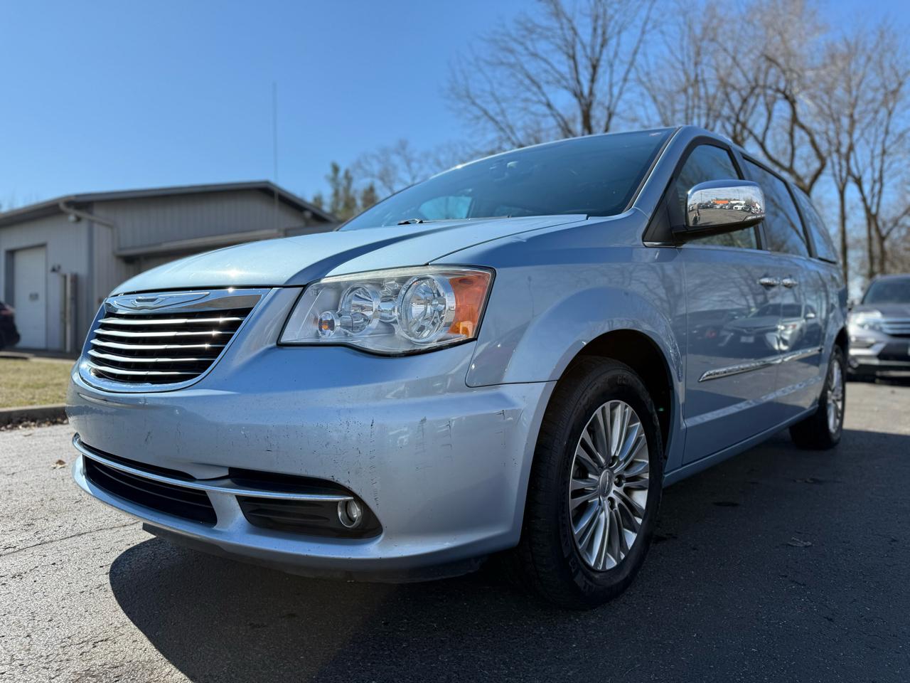 Chrysler Town & Country Touring-L 2013