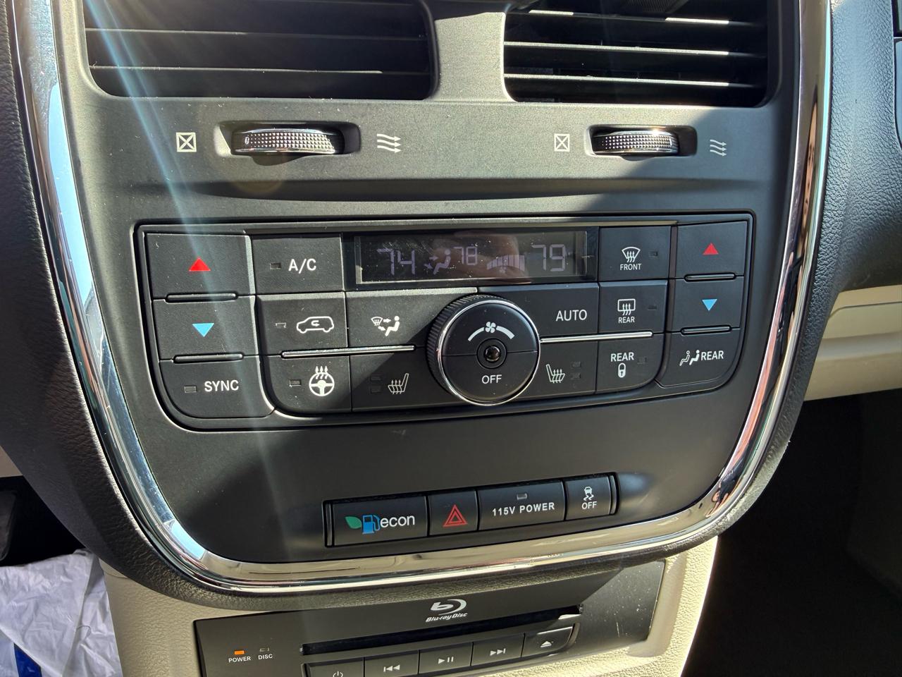 Chrysler Town & Country Touring-L 2013