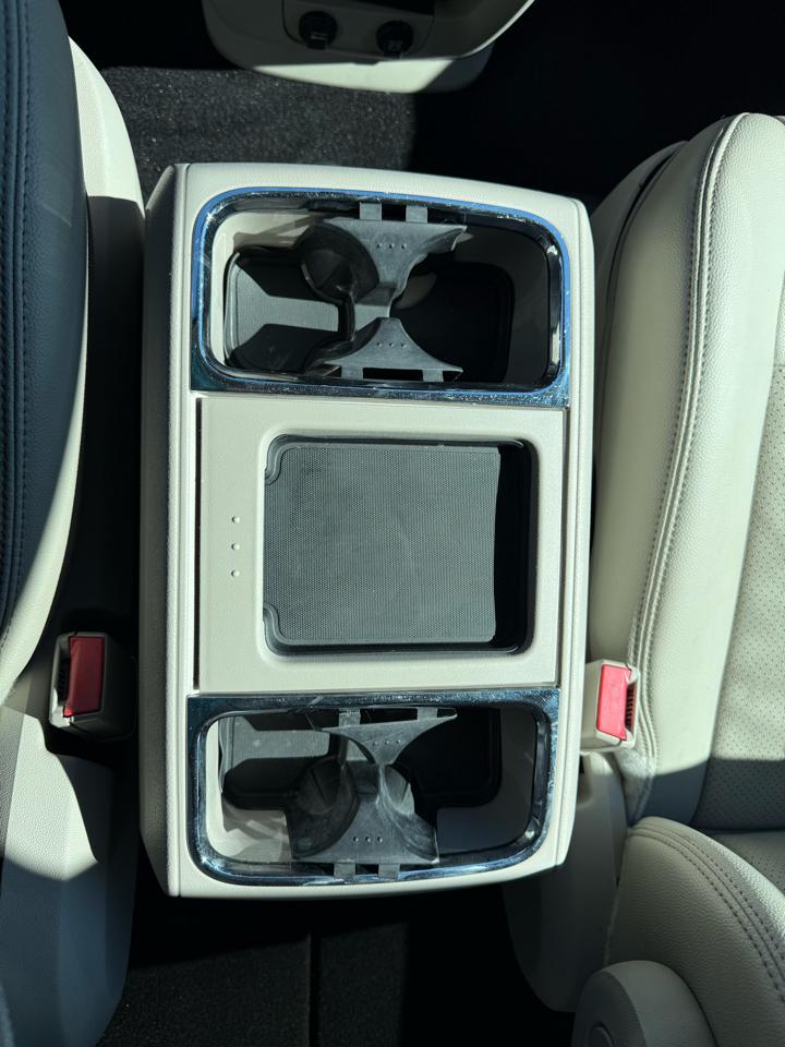 Chrysler Town & Country Touring-L 2013