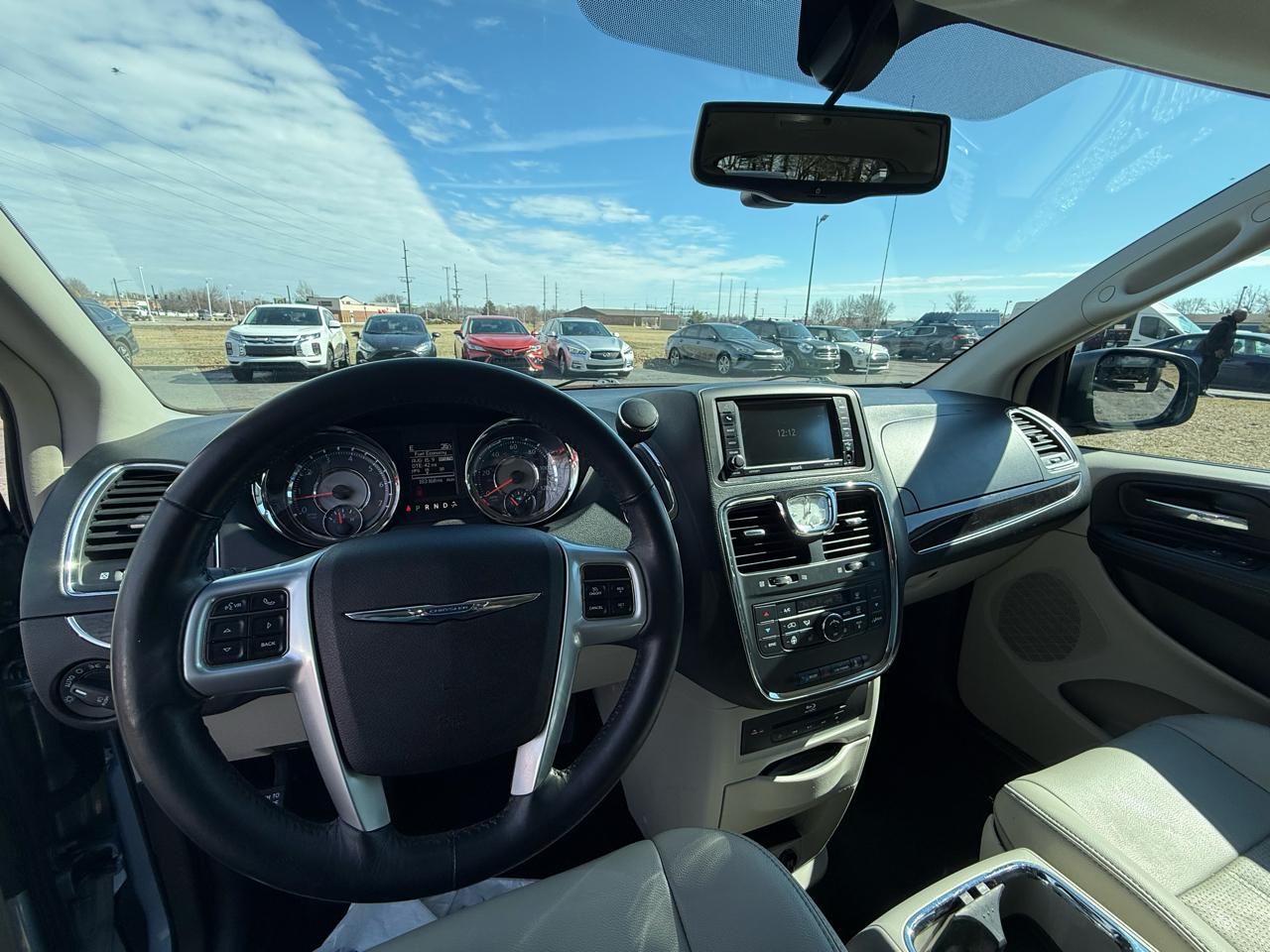 Chrysler Town & Country Touring-L 2013