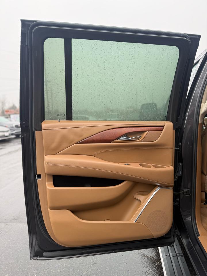 Cadillac Escalade ESV Platinum 4WD 2015