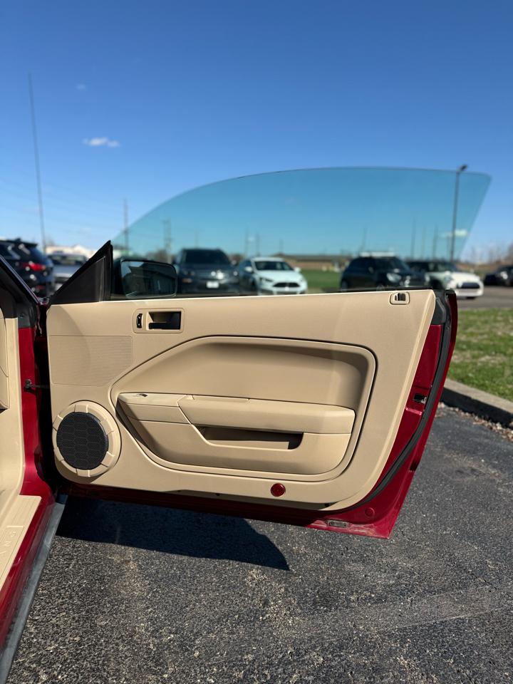 Ford Mustang V6 Deluxe Convertible 2007