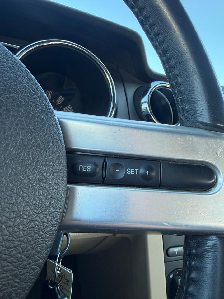 Ford Mustang V6 Deluxe Convertible 2007