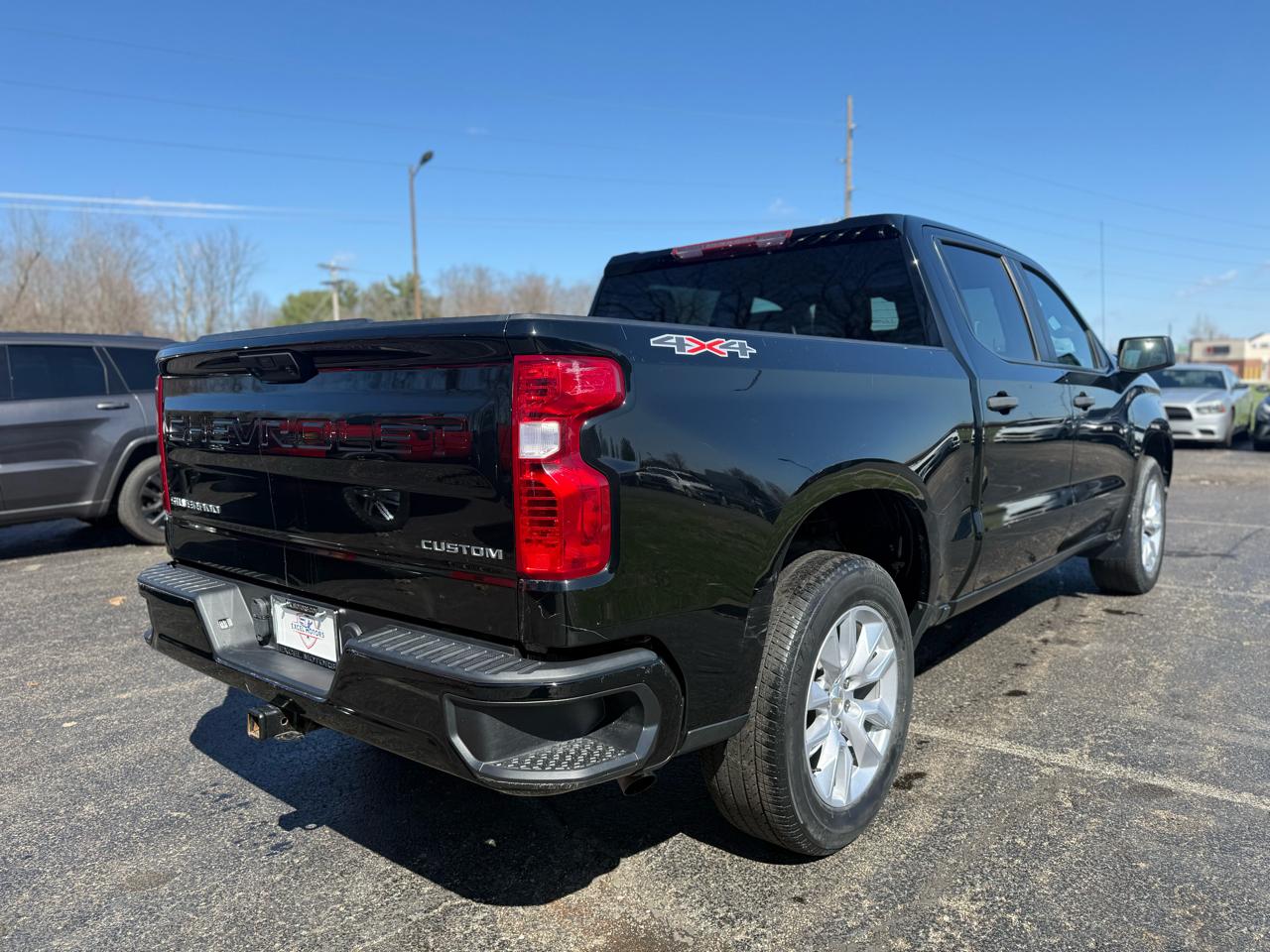 Chevrolet Silverado 1500 Custom Crew Cab 4WD 2022