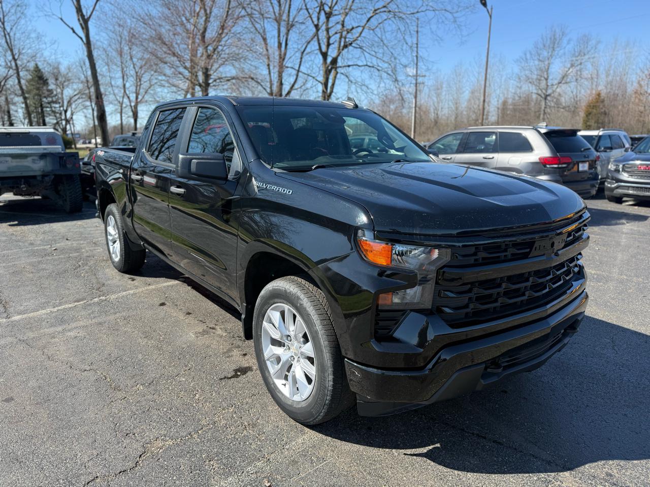 Chevrolet Silverado 1500 Custom Crew Cab 4WD 2022