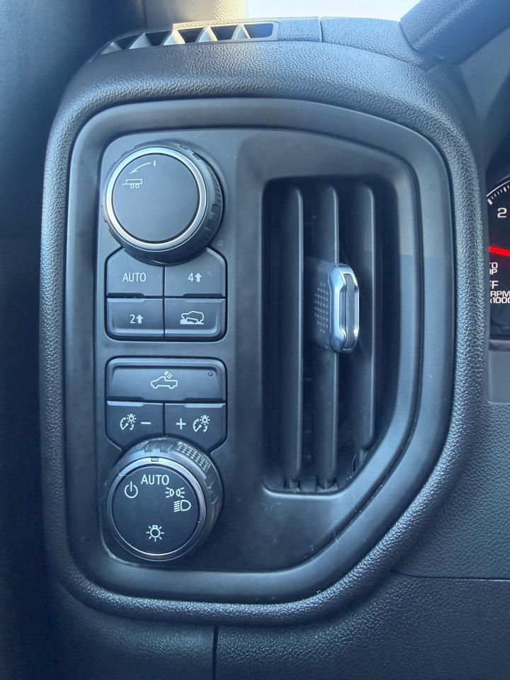 Chevrolet Silverado 1500 Custom Crew Cab 4WD 2022