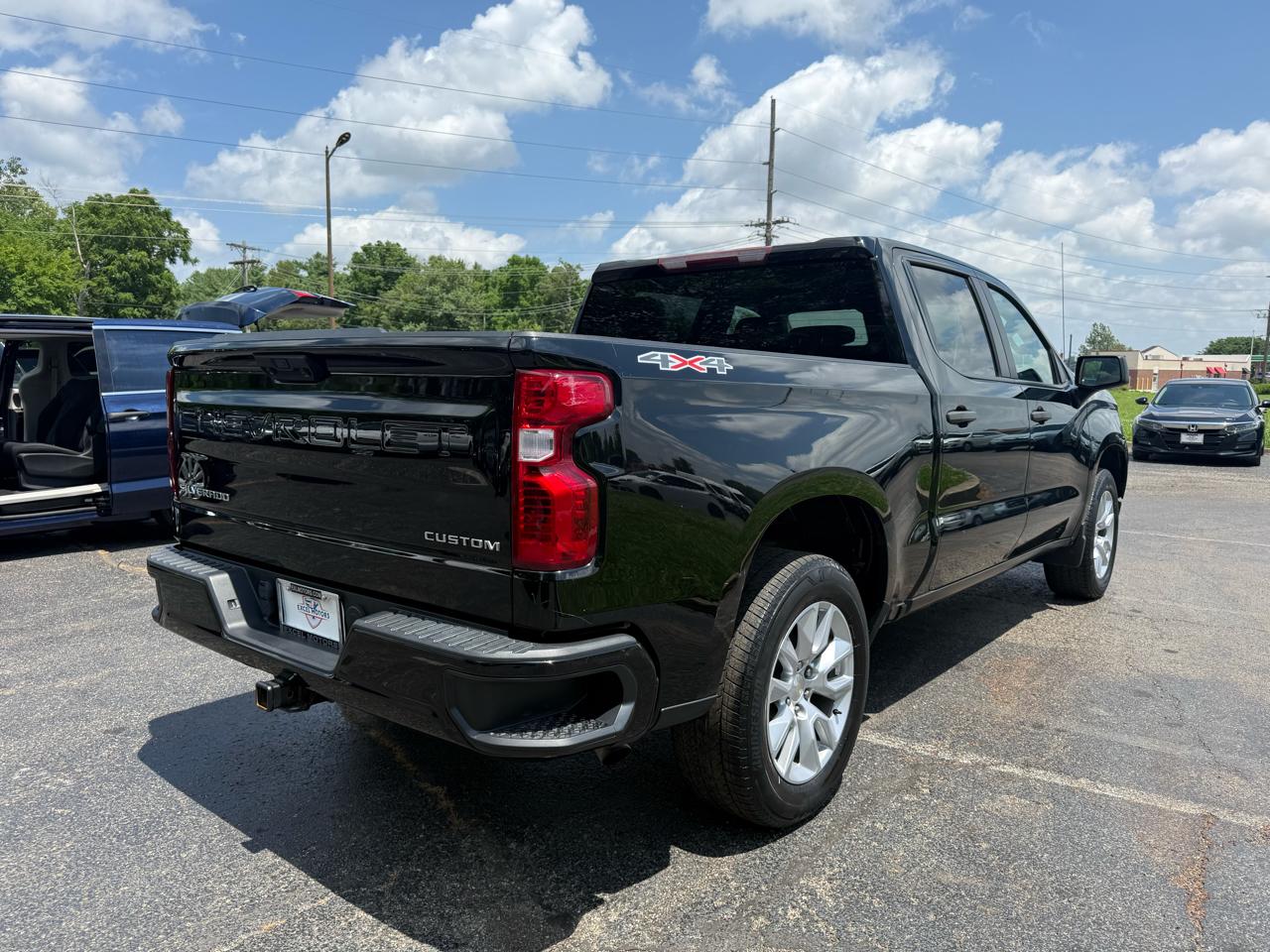 Chevrolet Silverado 1500 Custom Crew Cab 4WD 2022