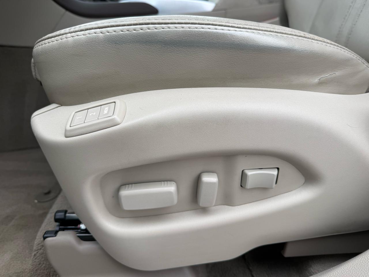 Cadillac SRX Luxury AWD 2012