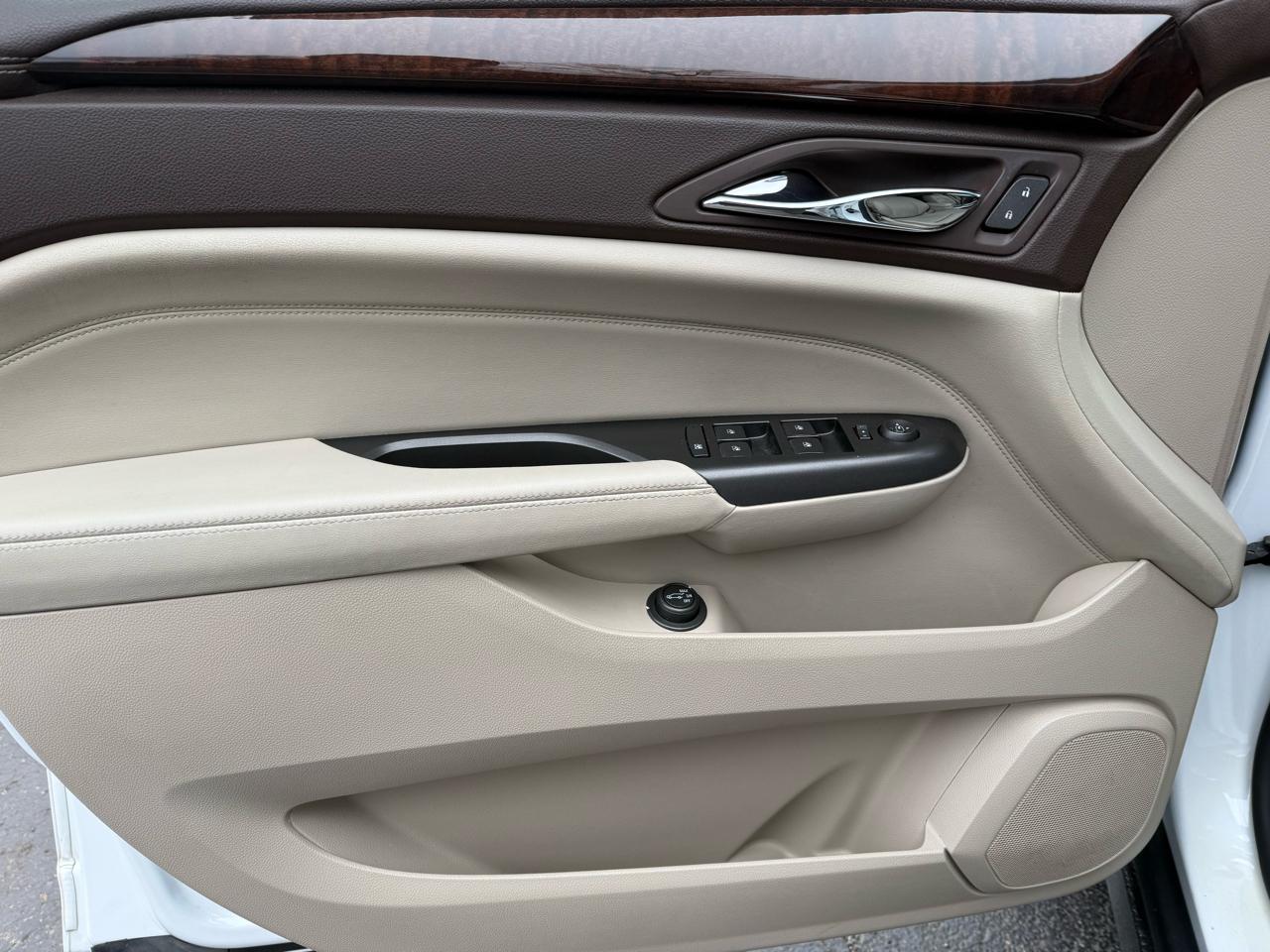 Cadillac SRX Luxury AWD 2012