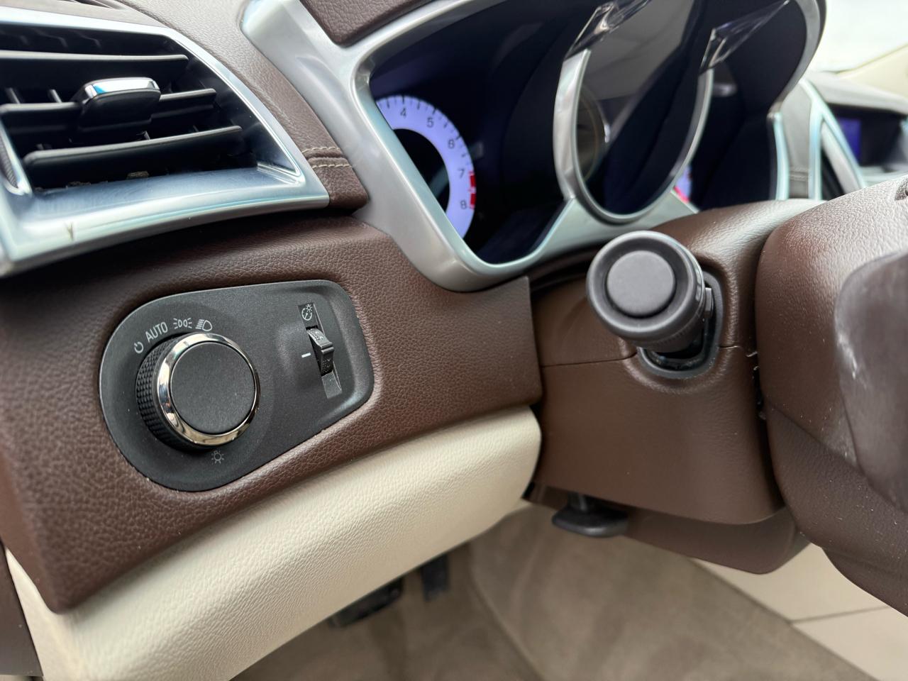 Cadillac SRX Luxury AWD 2012