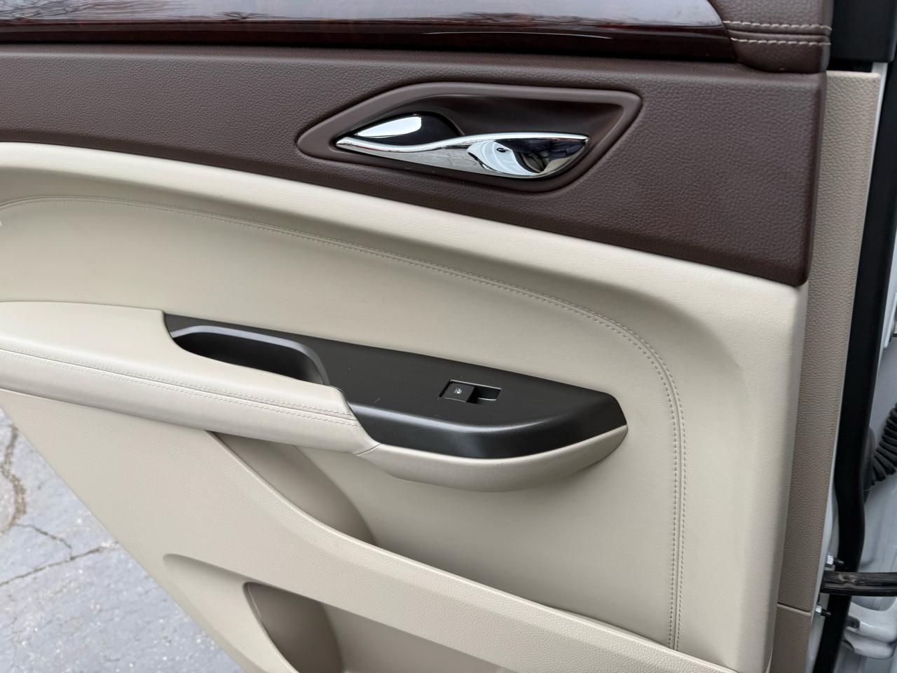 Cadillac SRX Luxury AWD 2012