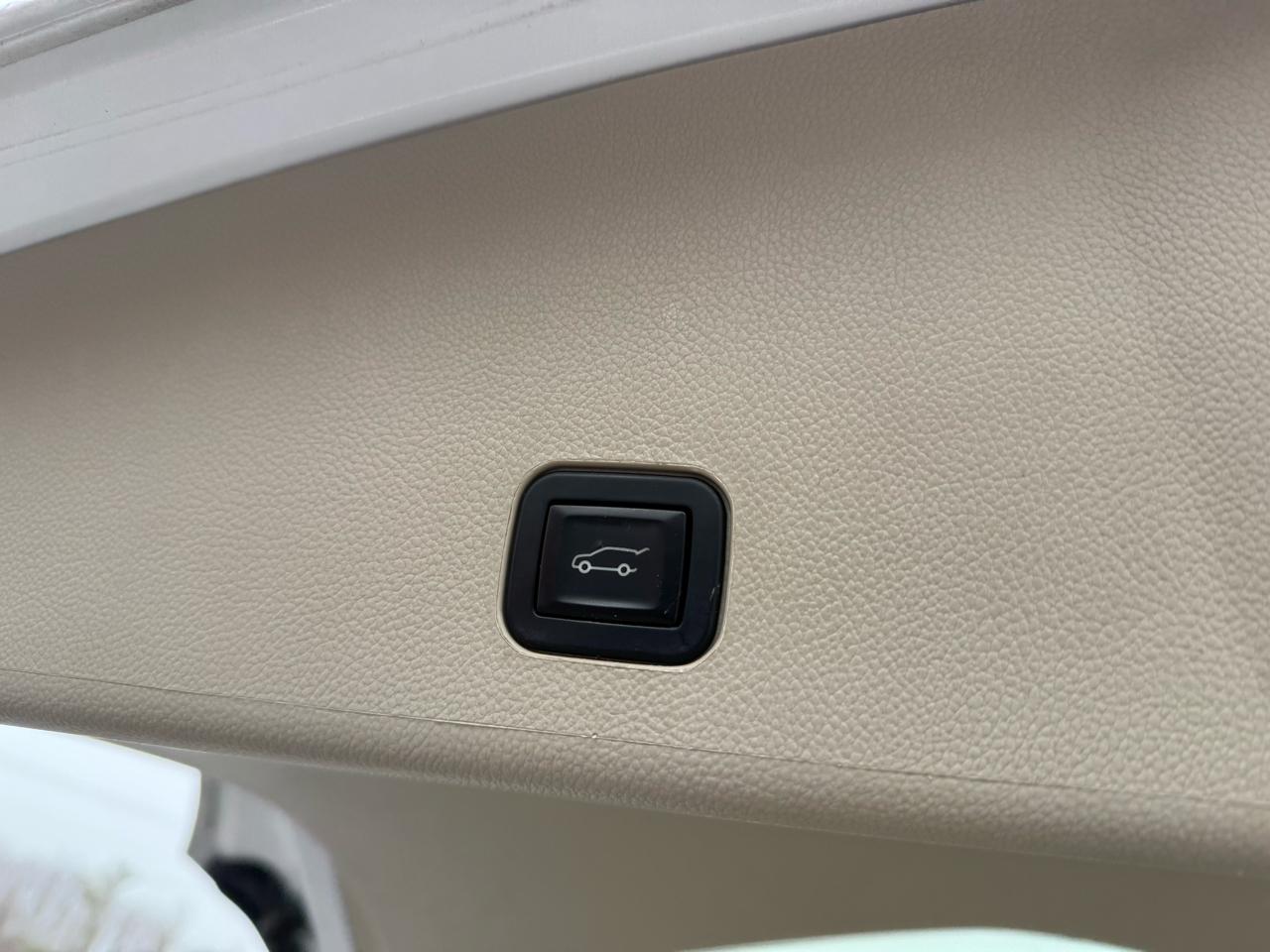 Cadillac SRX Luxury AWD 2012