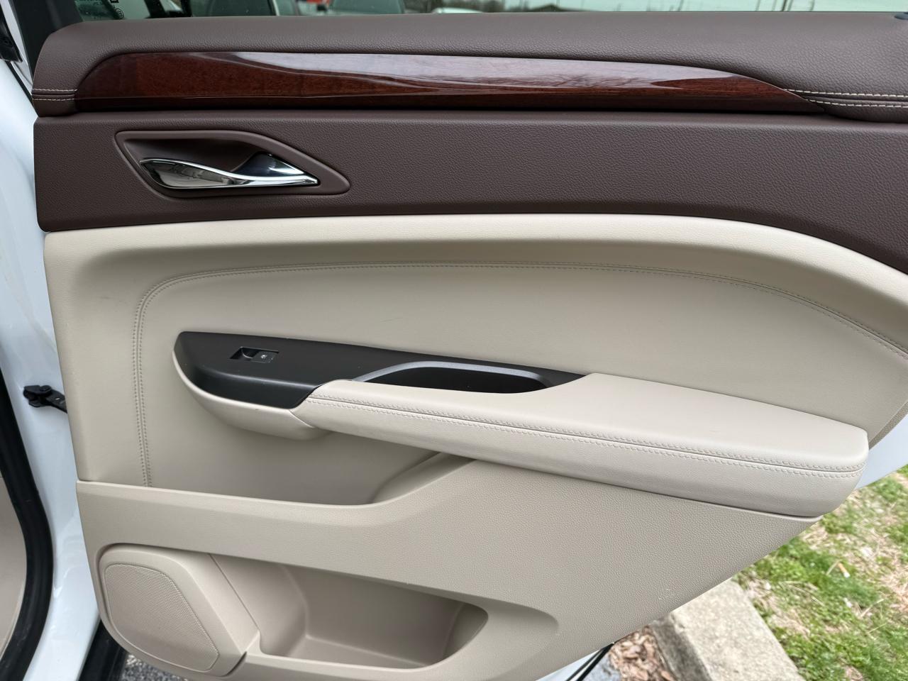 Cadillac SRX Luxury AWD 2012