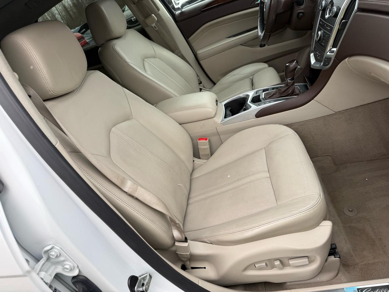 Cadillac SRX Luxury AWD 2012